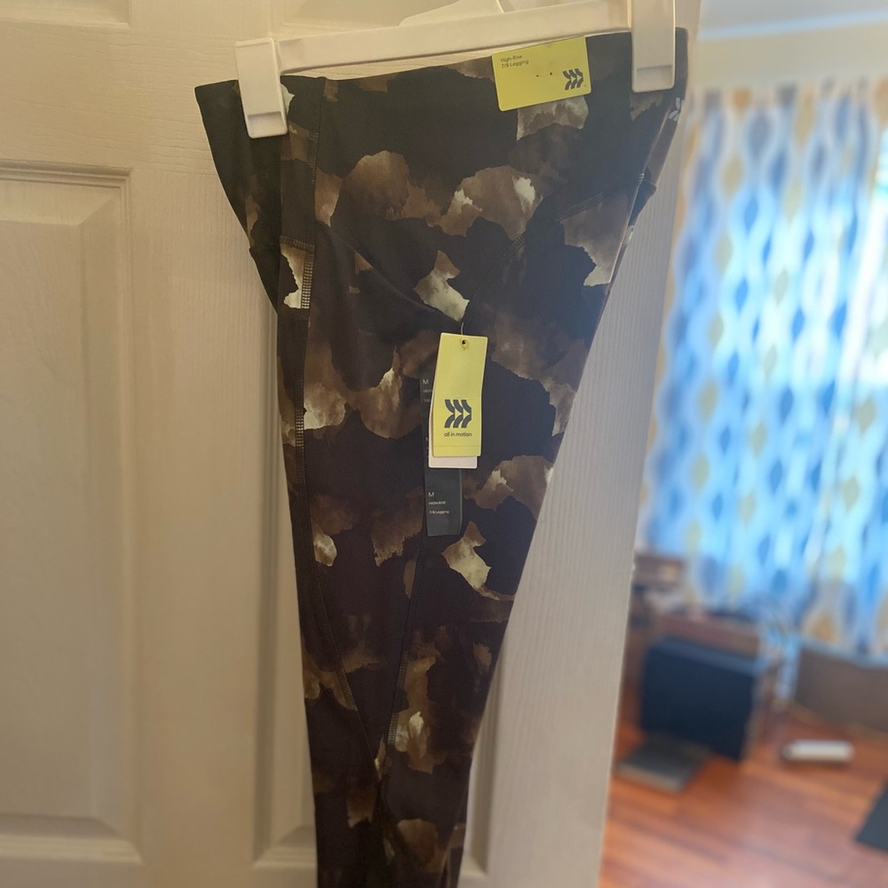 Green patterned high waisted 7/8 leggings- New! Tags Attached!